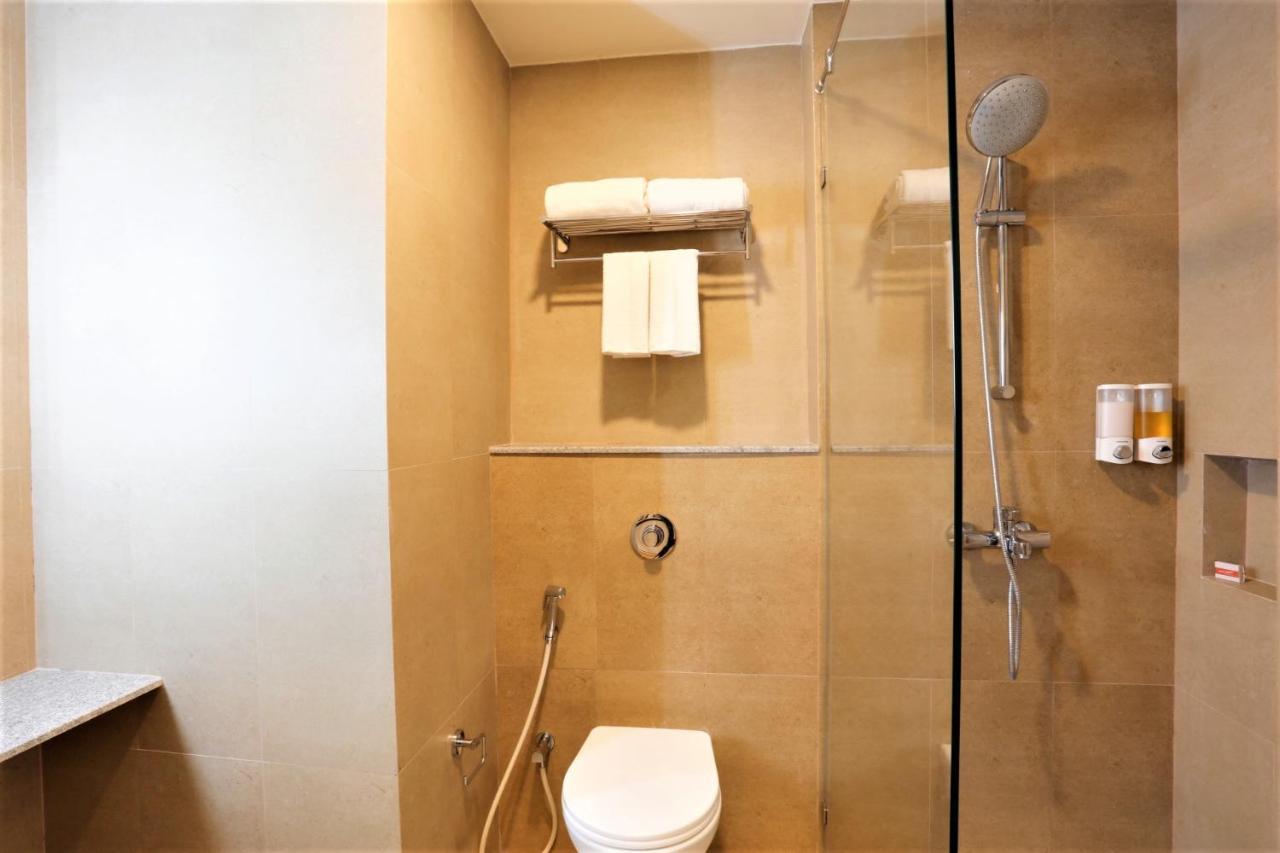 Ginger Dwarka Hotel Bagian luar foto