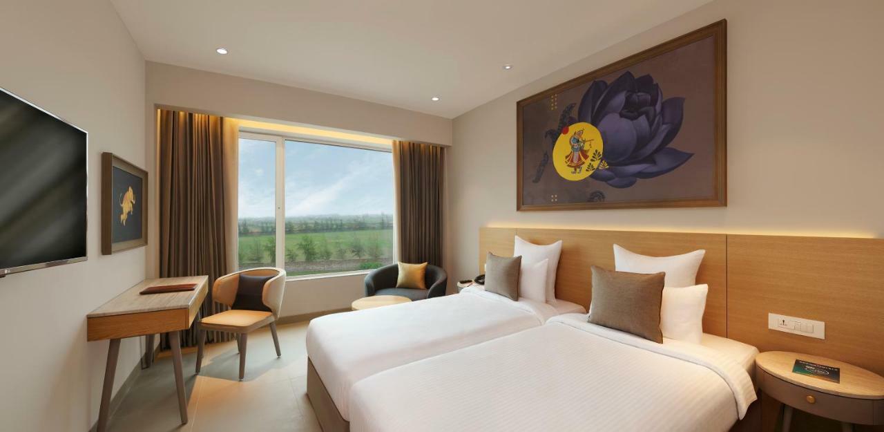 Ginger Dwarka Hotel Bagian luar foto