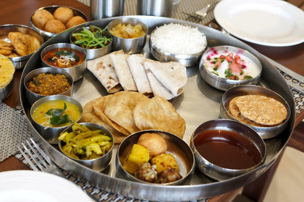 Ginger Dwarka Hotel Bagian luar foto
