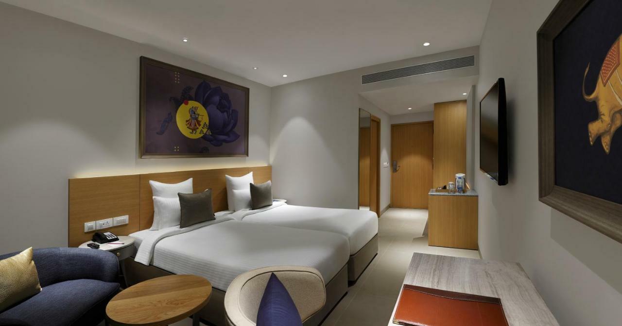 Ginger Dwarka Hotel Bagian luar foto