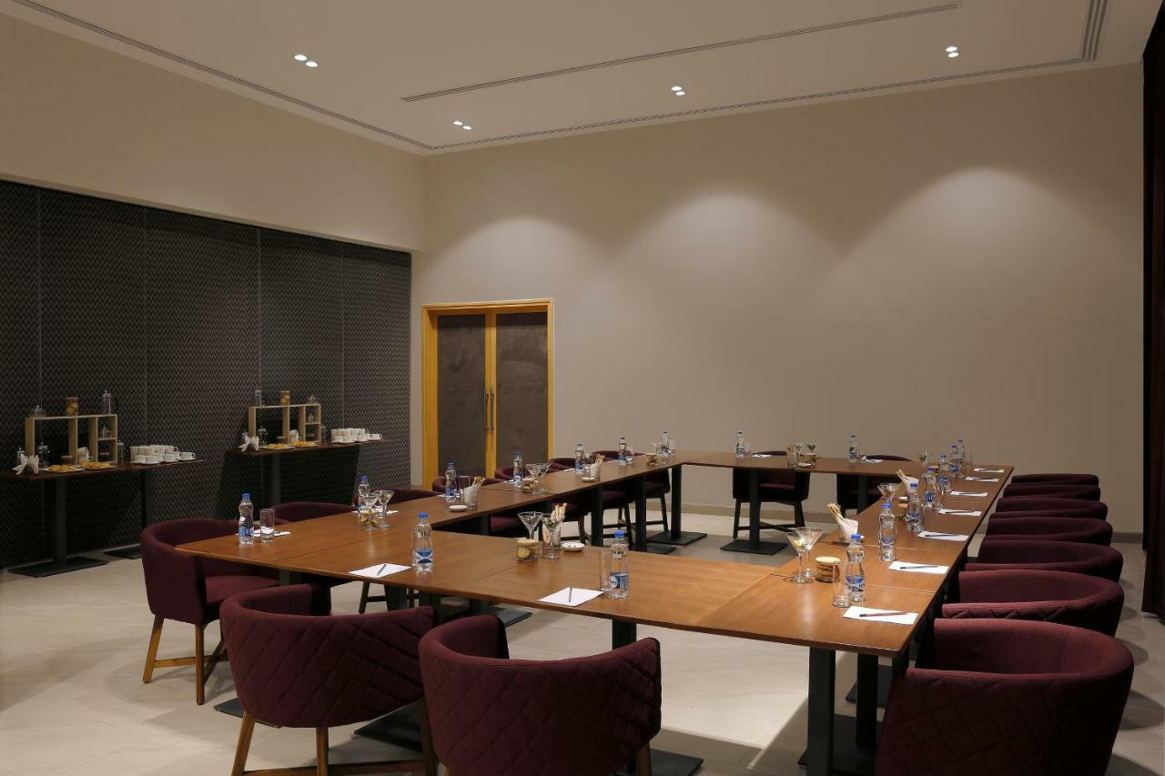 Ginger Dwarka Hotel Bagian luar foto