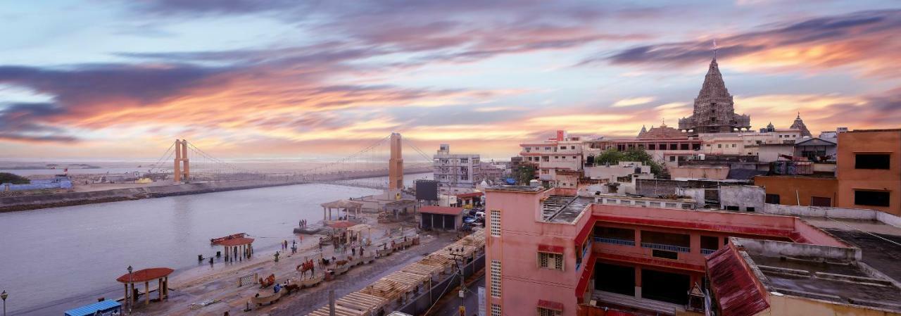 Ginger Dwarka Hotel Bagian luar foto